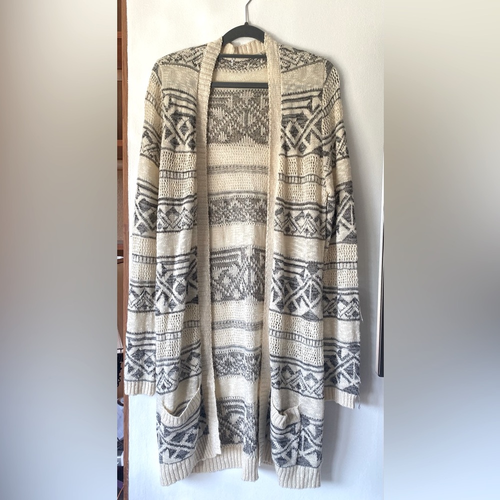 Kohls brand. Off white color with gray design. Size Large
